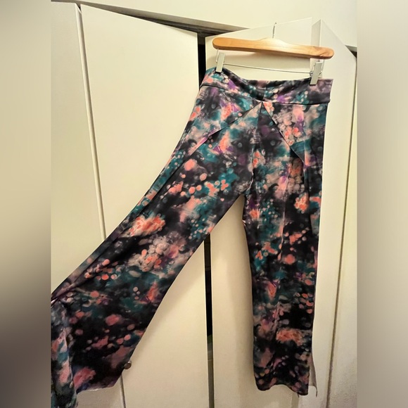 Onezie Pura Vida Flowy Split Leg Pants - Picture 4 of 12